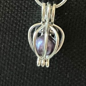 Pearl necklace with chain